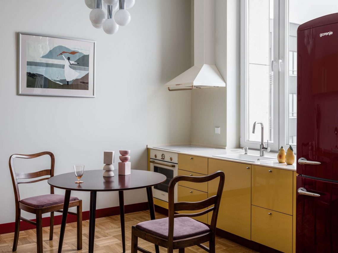 Csipetnyi retro, könnyed berendezés és színek 40 m2-en