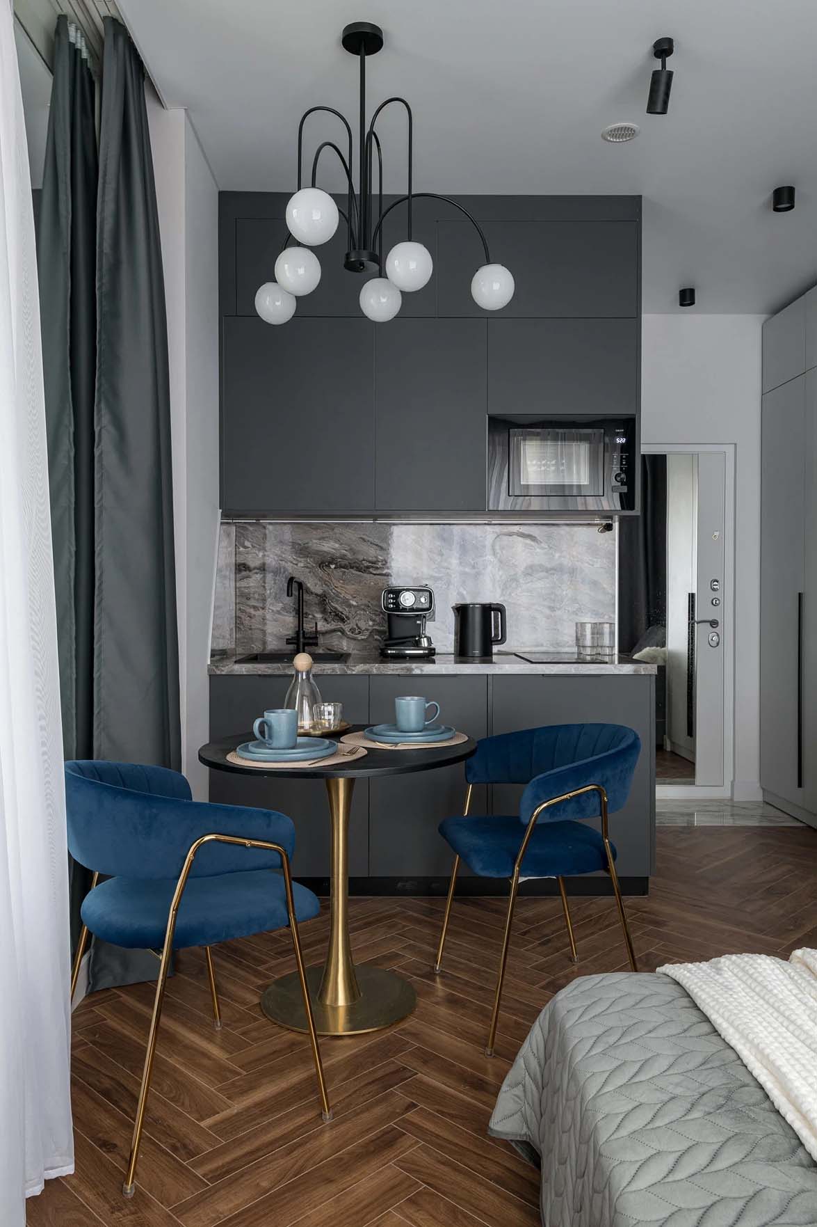 Egy lakosztály hangulatával rendezték be a kiadásra szánt kis lakást Egy lakosztály hangulatával rendezték be a kiadásra szánt kis lakást