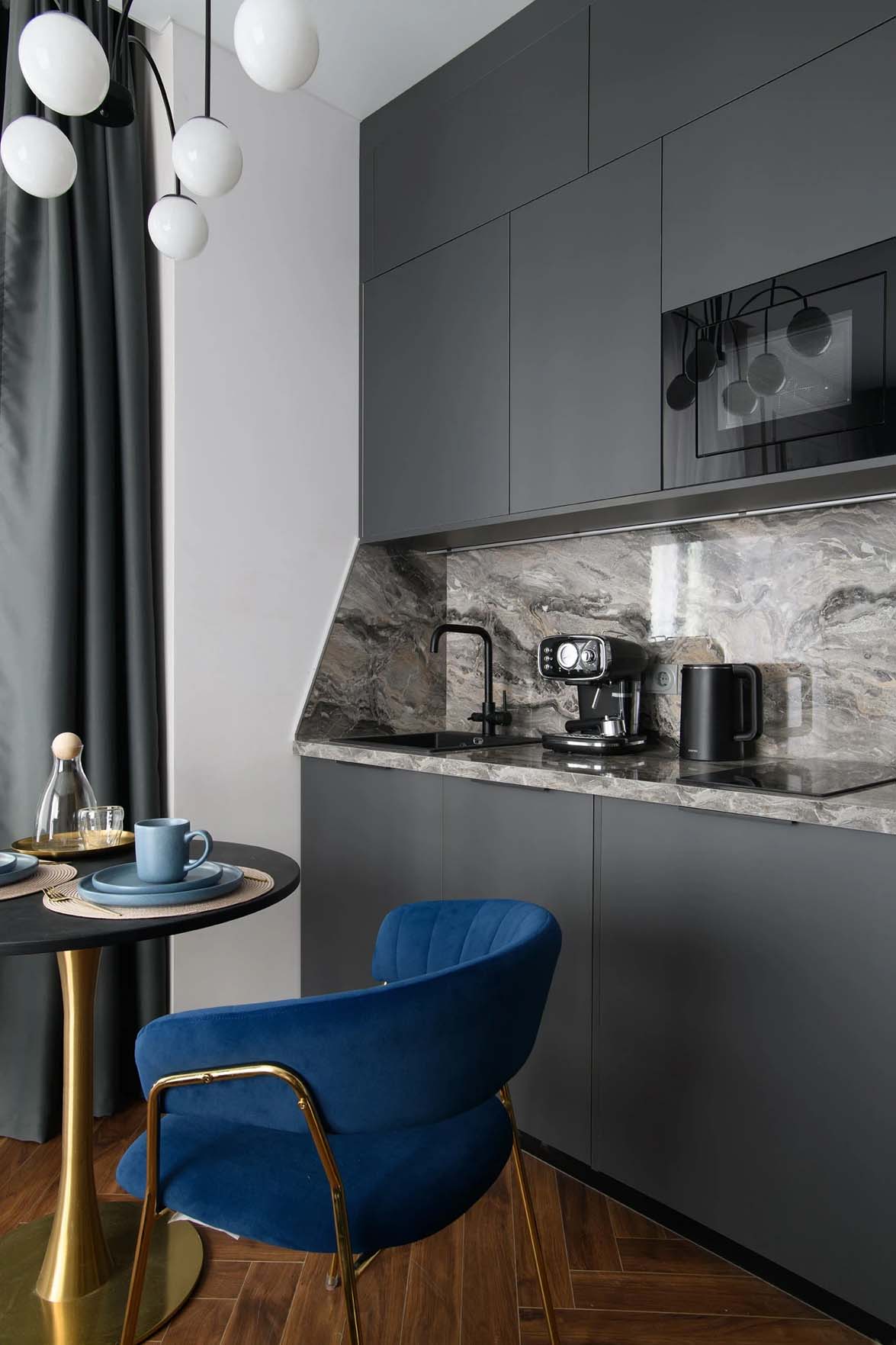 Egy lakosztály hangulatával rendezték be a kiadásra szánt kis lakást Egy lakosztály hangulatával rendezték be a kiadásra szánt kis lakást