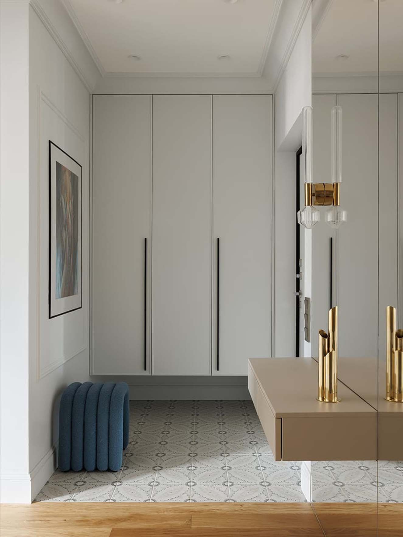 Fehér, fa, mentazöld, tejeskávé és kék: fiatal nő finoman eklektikus lakása Fehér, fa, mentazöld, tejeskávé és kék: fiatal nő finoman eklektikus lakása