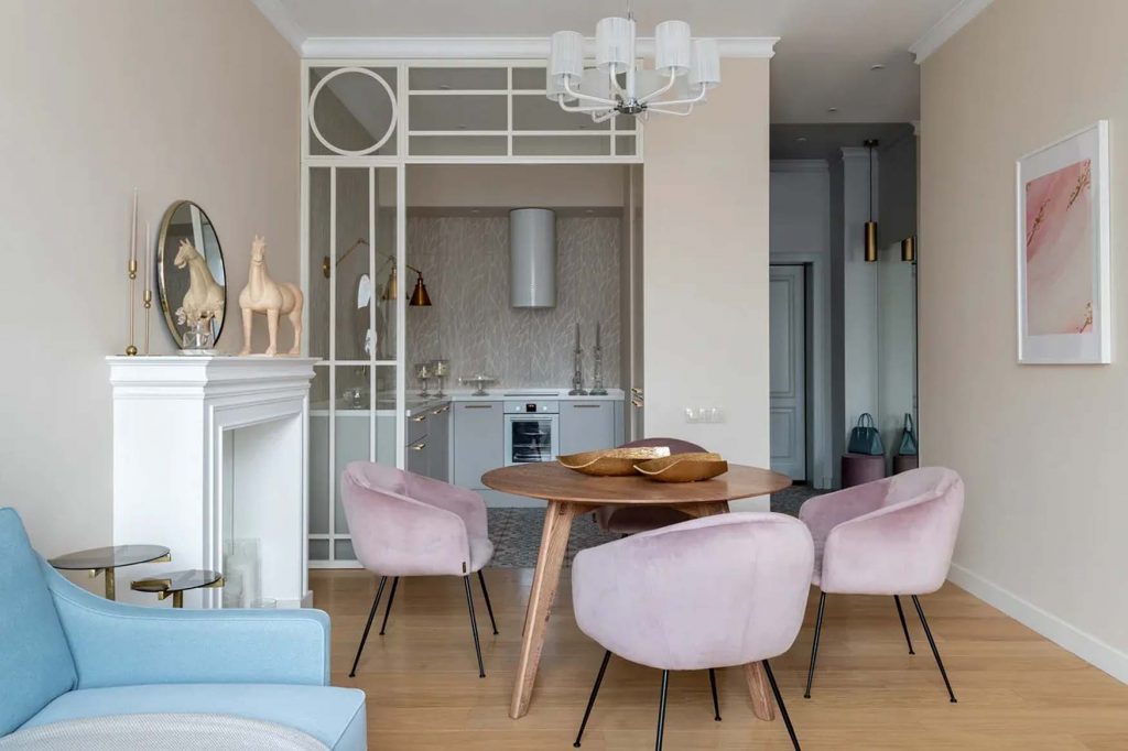 Ízléses, tárgyakkal nem telezsúfolt berendezés