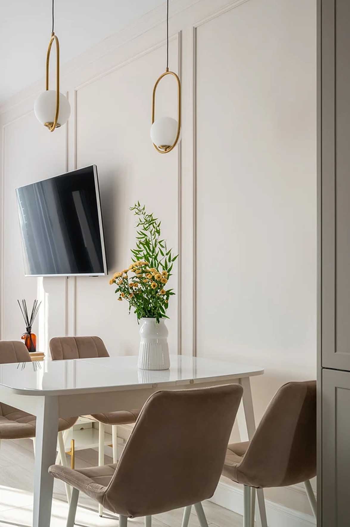 Kényelmes egyszobás lakás pasztellszínű berendezéssel, gardróbbal Kényelmes egyszobás lakás pasztellszínű berendezéssel, gardróbbal