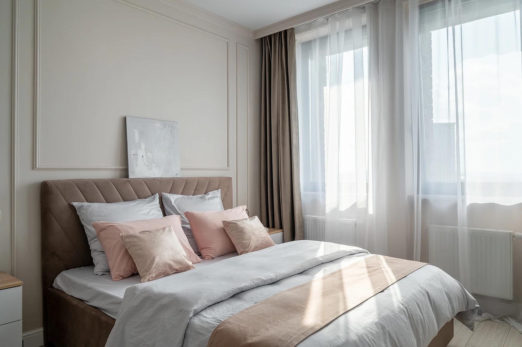 Kényelmes egyszobás lakás pasztellszínű berendezéssel, gardróbbal Kényelmes egyszobás lakás pasztellszínű berendezéssel, gardróbbal