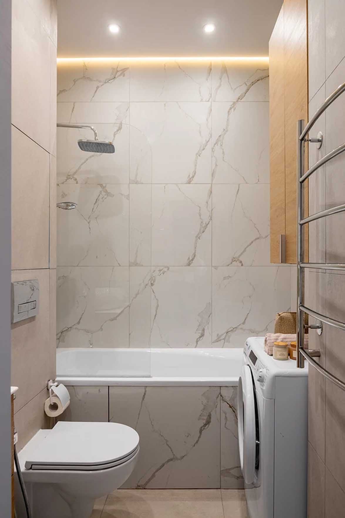 Kényelmes egyszobás lakás pasztellszínű berendezéssel, gardróbbal