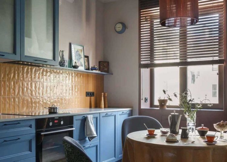 Beton, üvegtégla, nagy belmagasság és érdekes alaprajz 60m2-en