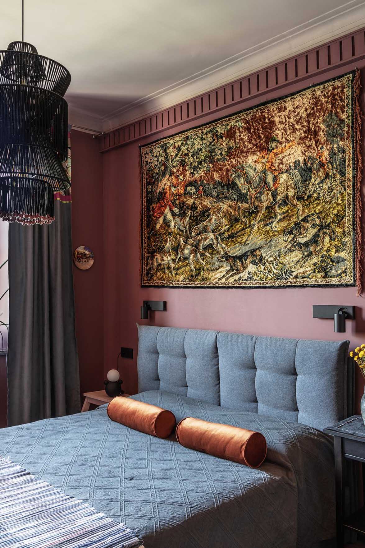 Beton, üvegtégla, nagy belmagasság és érdekes alaprajz 60m2-en