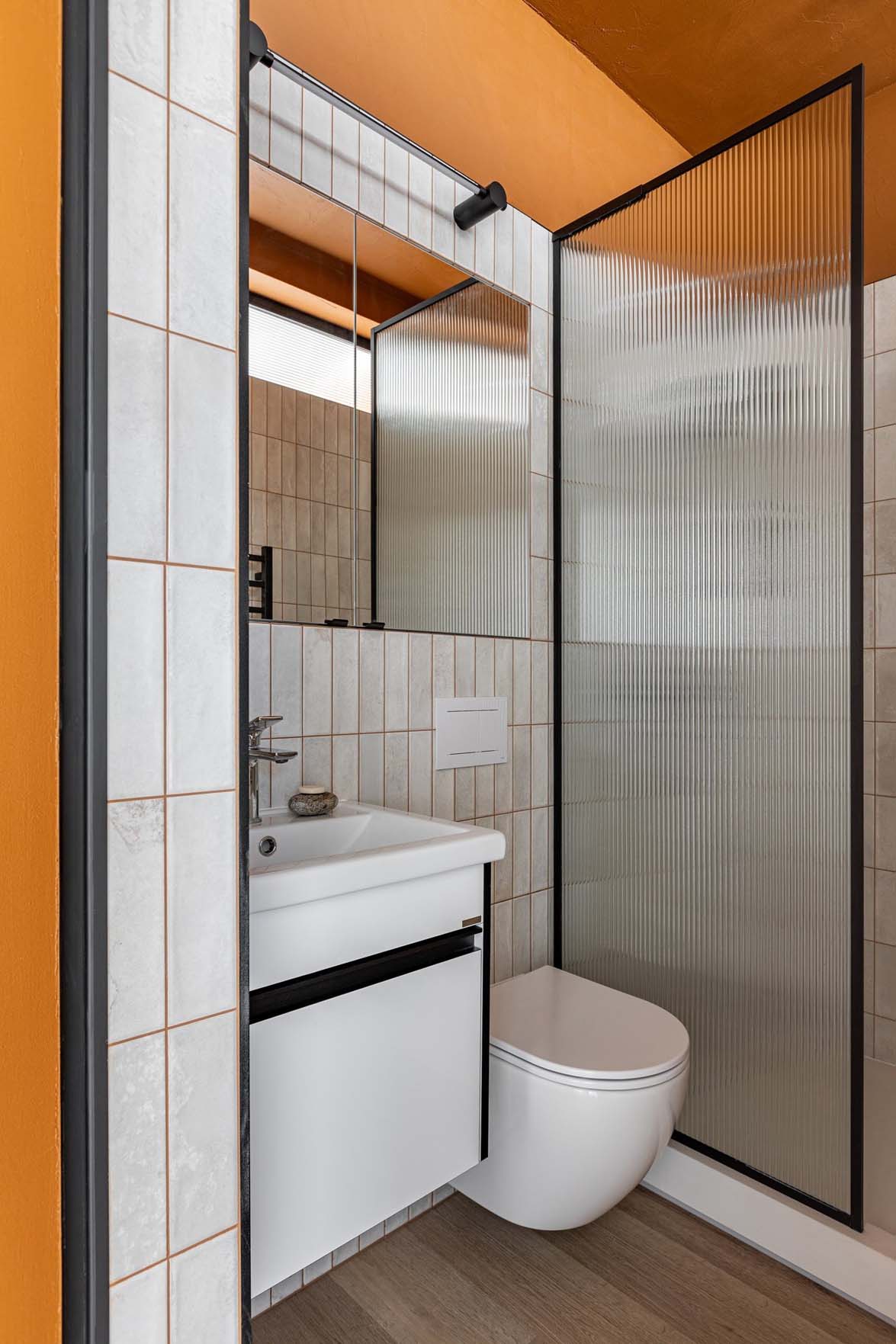 Modern ipari stílusban újította fel a házaspár a 30 m2-es lakást