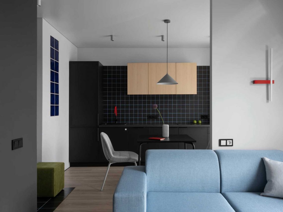 Modern kislakás egy diáklánynak: kontrasztos tér nyitott elrendezéssel