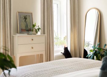 Skandi és mid-century fúziója háromszobás lakásban