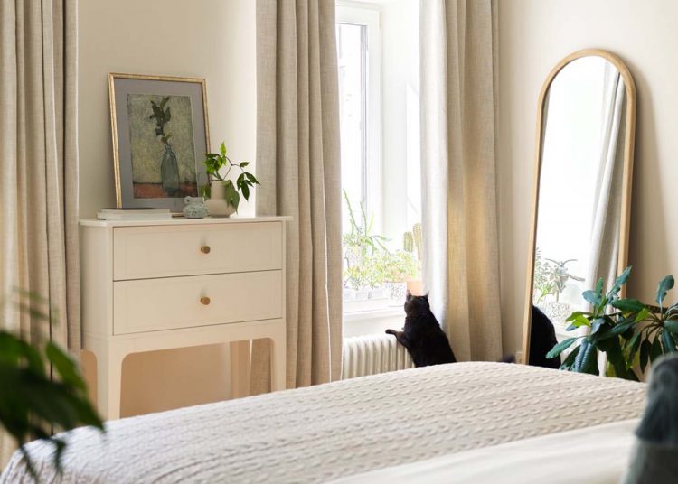Skandi és mid-century fúziója háromszobás lakásban