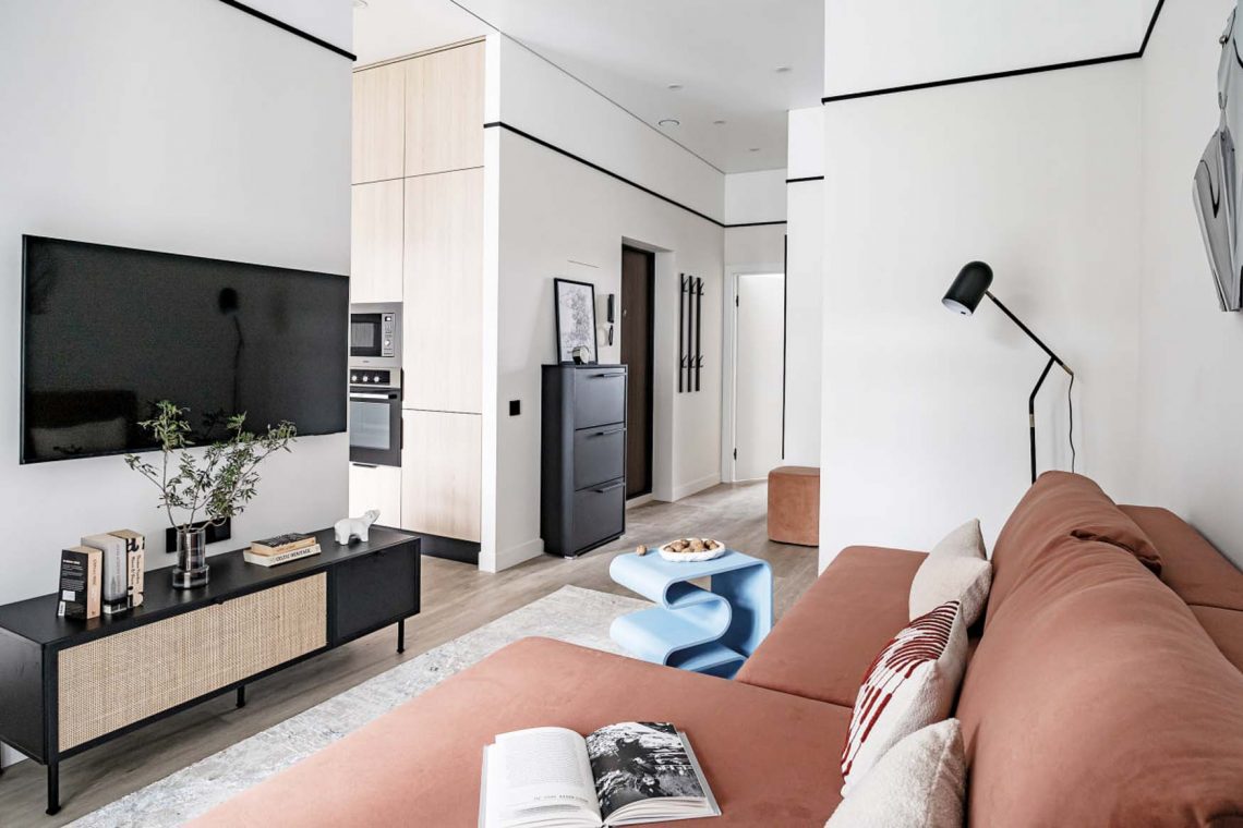 Nyitott és mégis szeparált konyha? Így lett esztétikus és funkcionális az 50 m2-es lakás