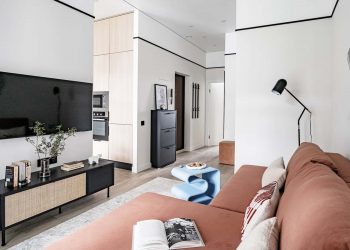 Nyitott és mégis szeparált konyha? Így lett esztétikus és funkcionális az 50 m2-es lakás