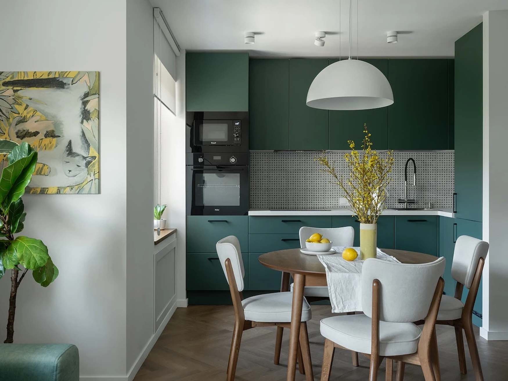 60 m2-es lakás átalakítása fiatal családnak zöld árnyalatokkal