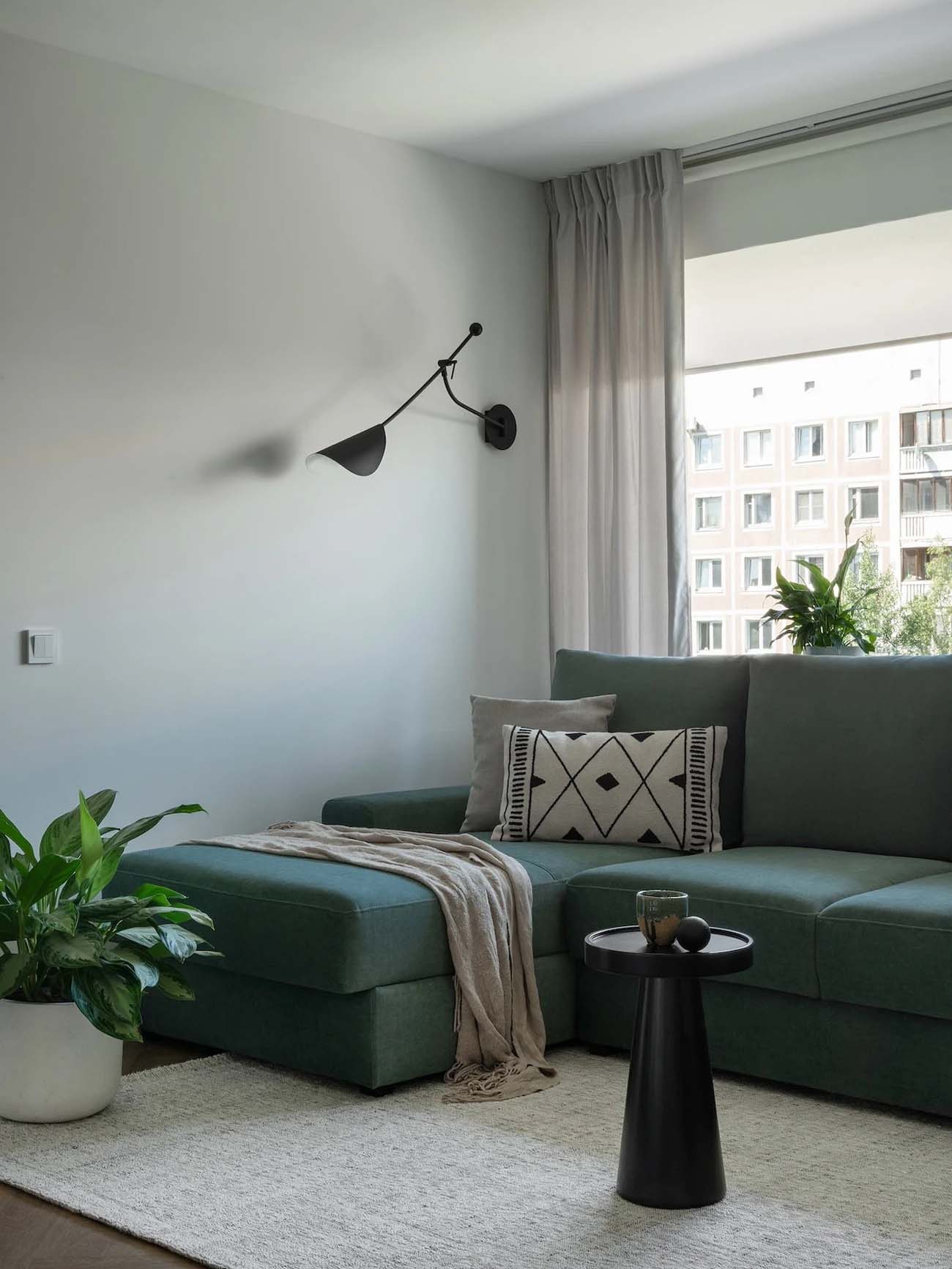 60 m2-es lakás átalakítása fiatal családnak zöld árnyalatokkal