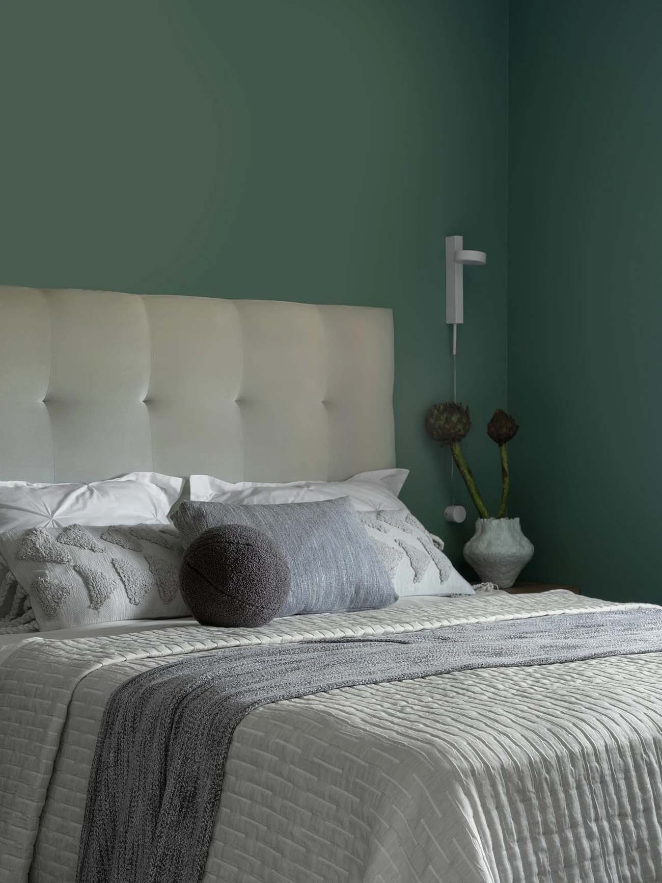 60 m2-es lakás átalakítása fiatal családnak zöld árnyalatokkal