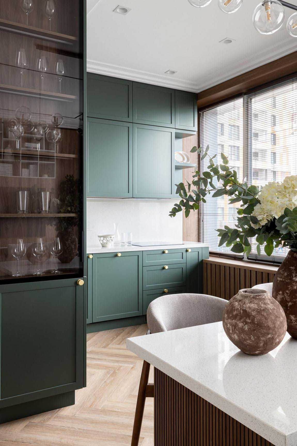 Sok polc, franciás hangulat, divatos színek Sok polc, franciás hangulat, divatos színek