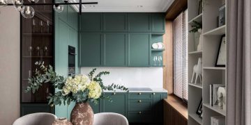 Sok polc, franciás hangulat, divatos színek