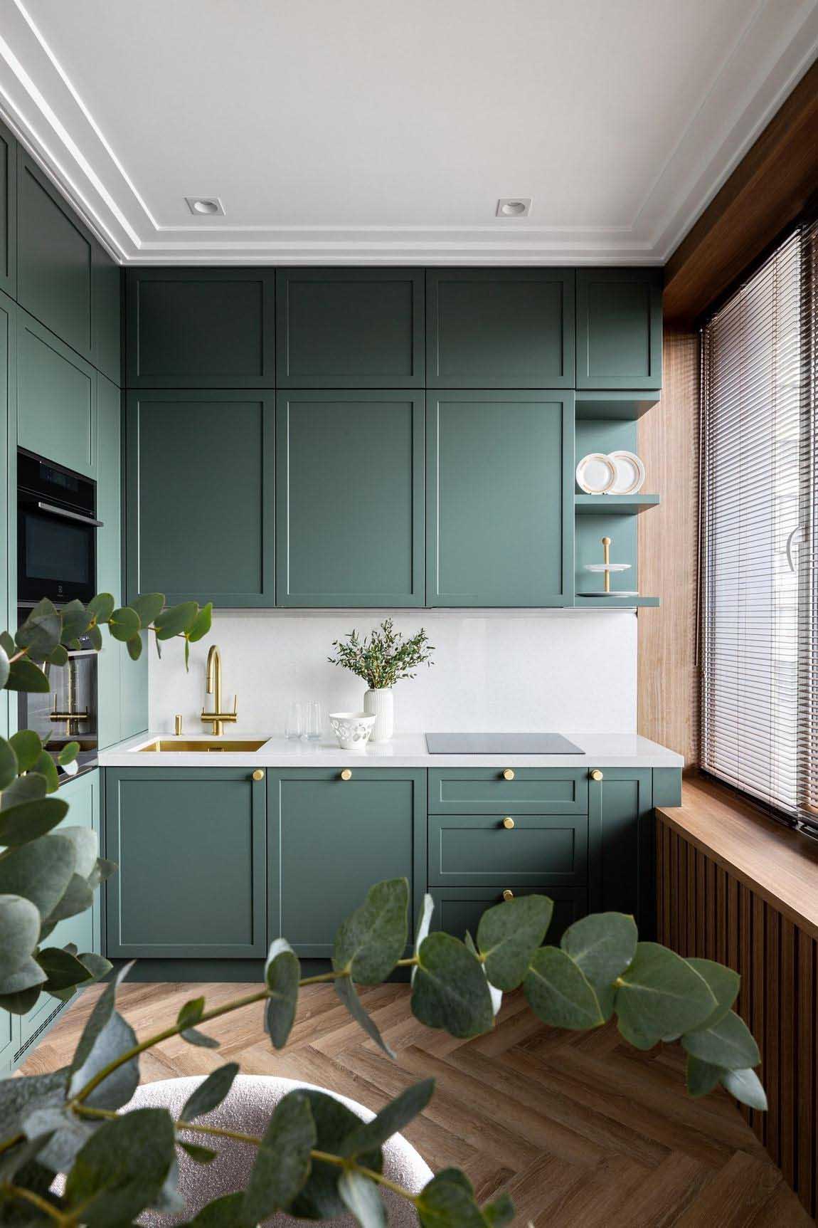 Sok polc, franciás hangulat, divatos színek Sok polc, franciás hangulat, divatos színek