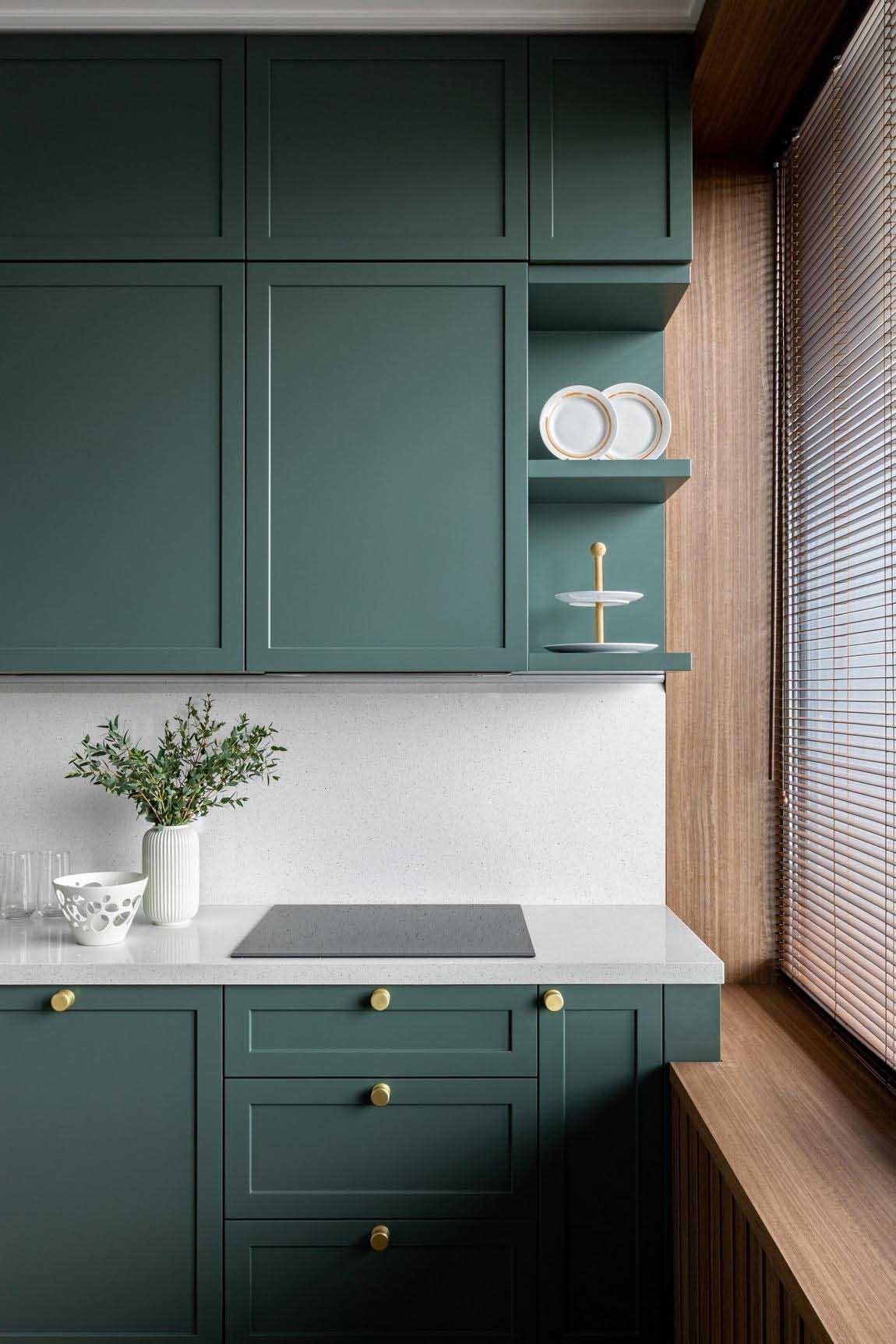 Sok polc, franciás hangulat, divatos színek Sok polc, franciás hangulat, divatos színek