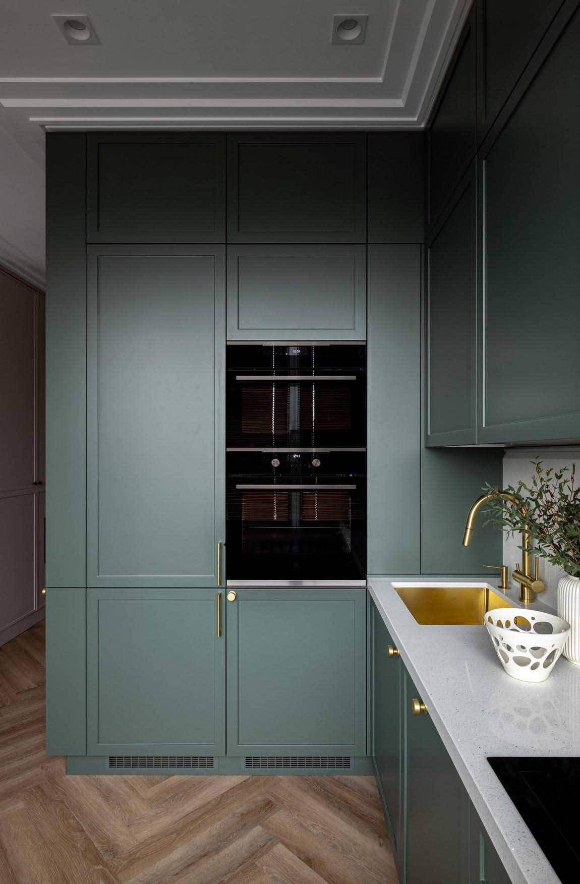 Sok polc, franciás hangulat, divatos színek Sok polc, franciás hangulat, divatos színek