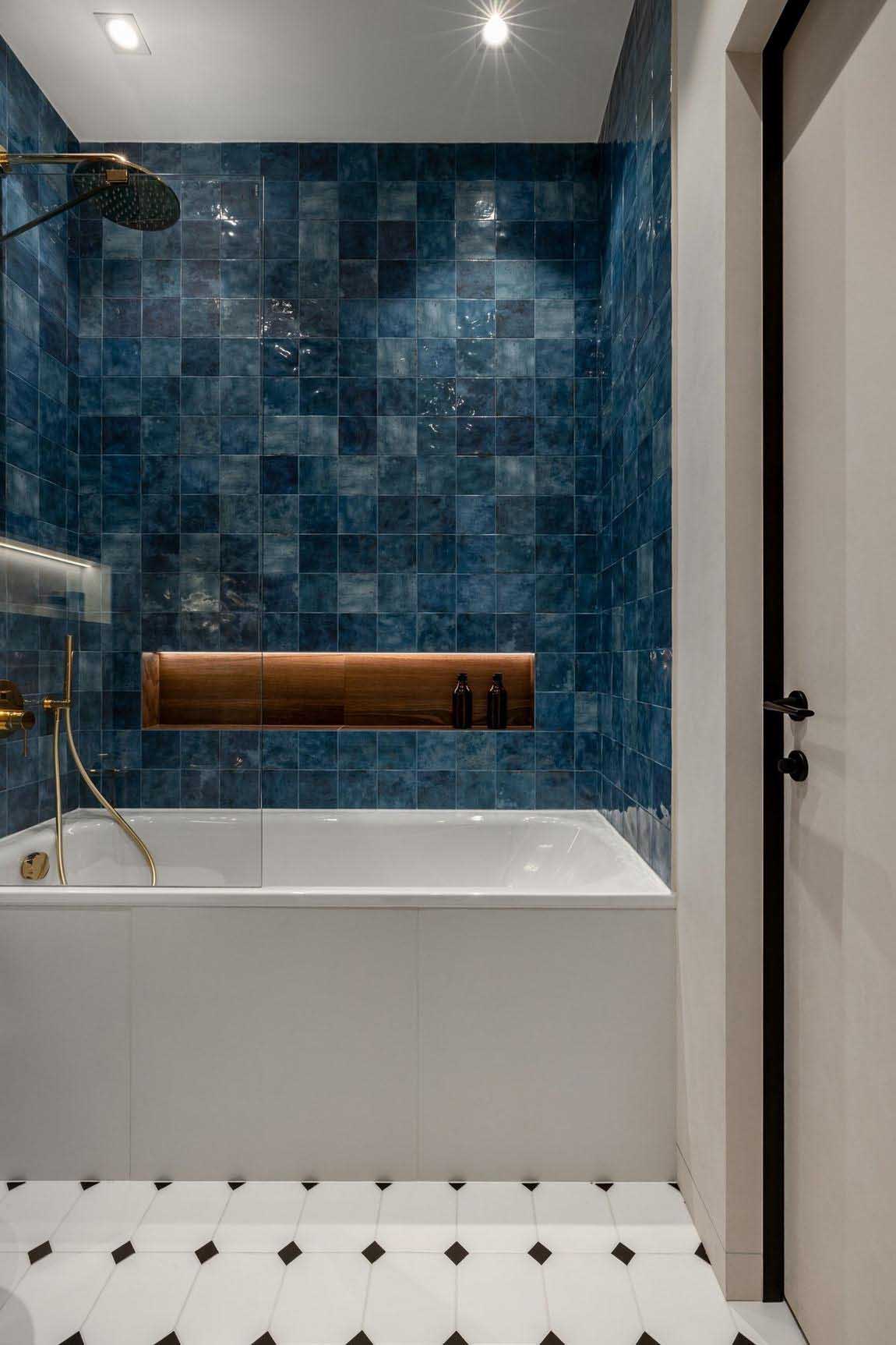 Sok polc, franciás hangulat, divatos színek Sok polc, franciás hangulat, divatos színek