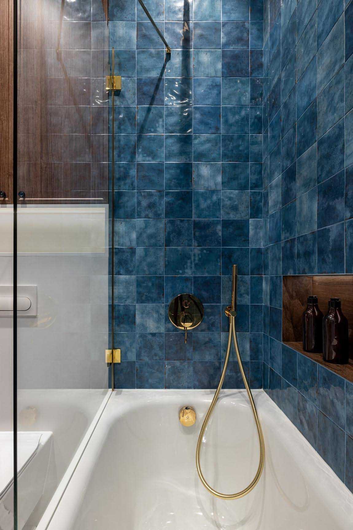 Sok polc, franciás hangulat, divatos színek