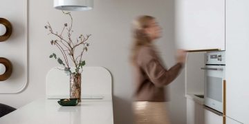 Sok tárolóhelyet és időtálló stílust kért a fiatal nő a 36 m2-es lakásában