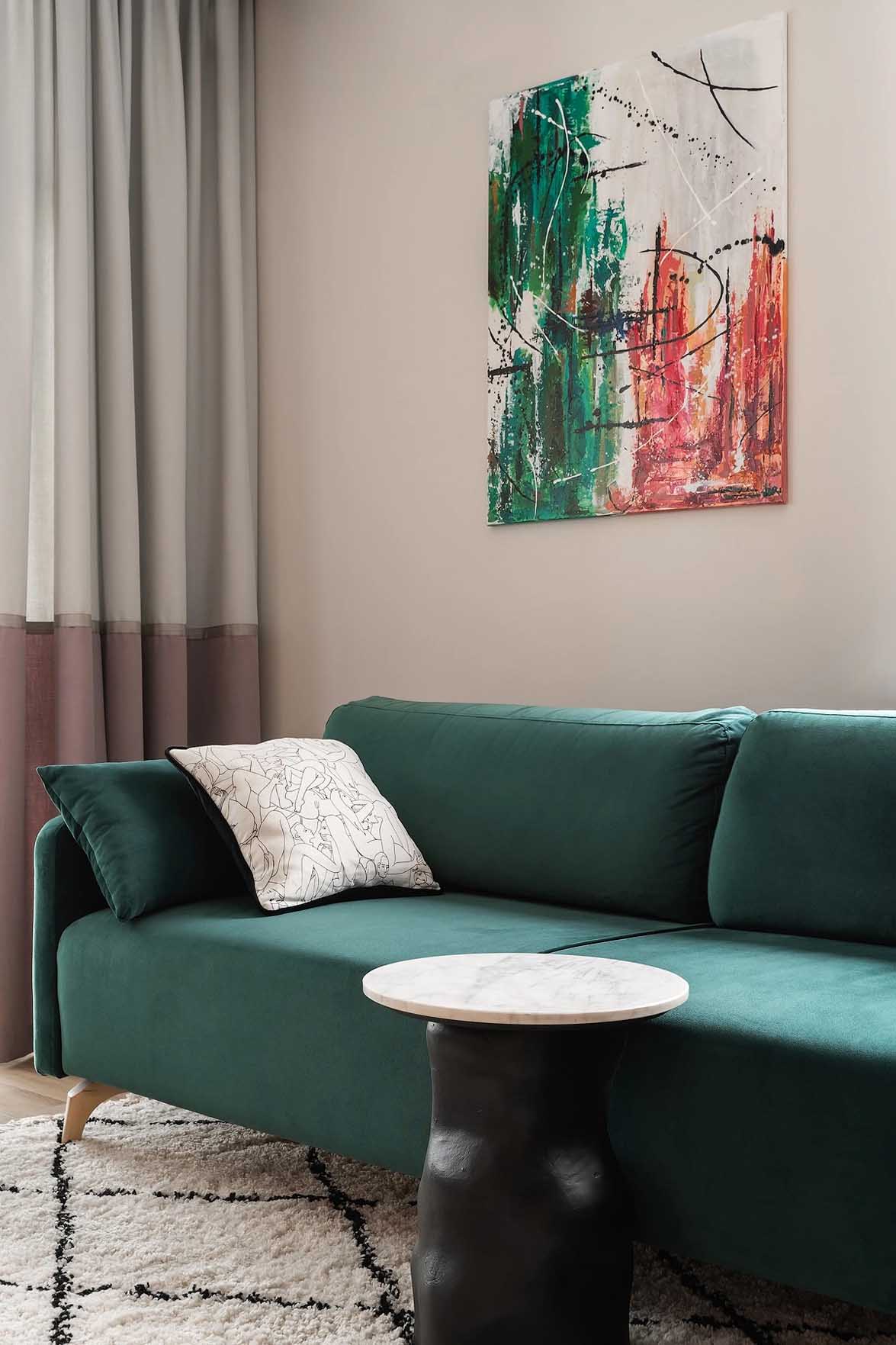 Nem akart színek nélkül berendezett otthont a pár: így újult meg a 48 m2 Nem akart színek nélkül berendezett otthont a pár: így újult meg a 48 m2