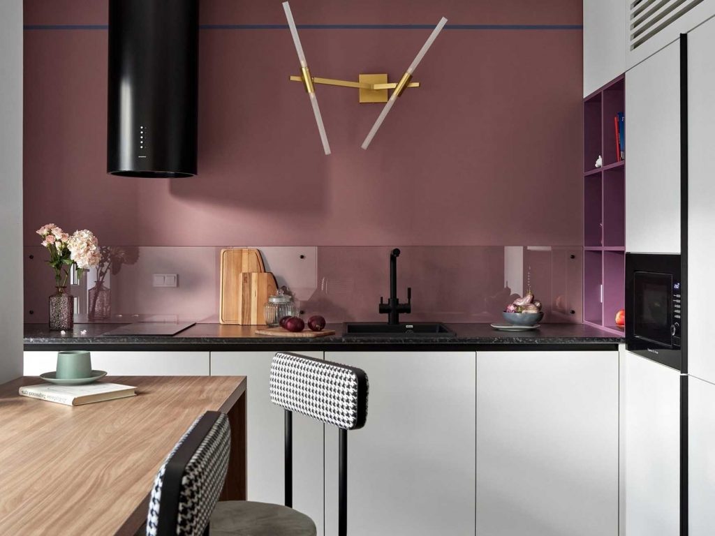Szuperstílusos 30 m2-es garzonlakás színes, modern berendezéssel