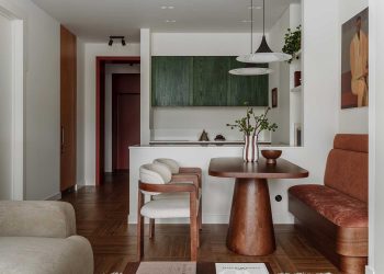 Terrakotta, zöld és vörös, kétszobás elosztás, két gardrób