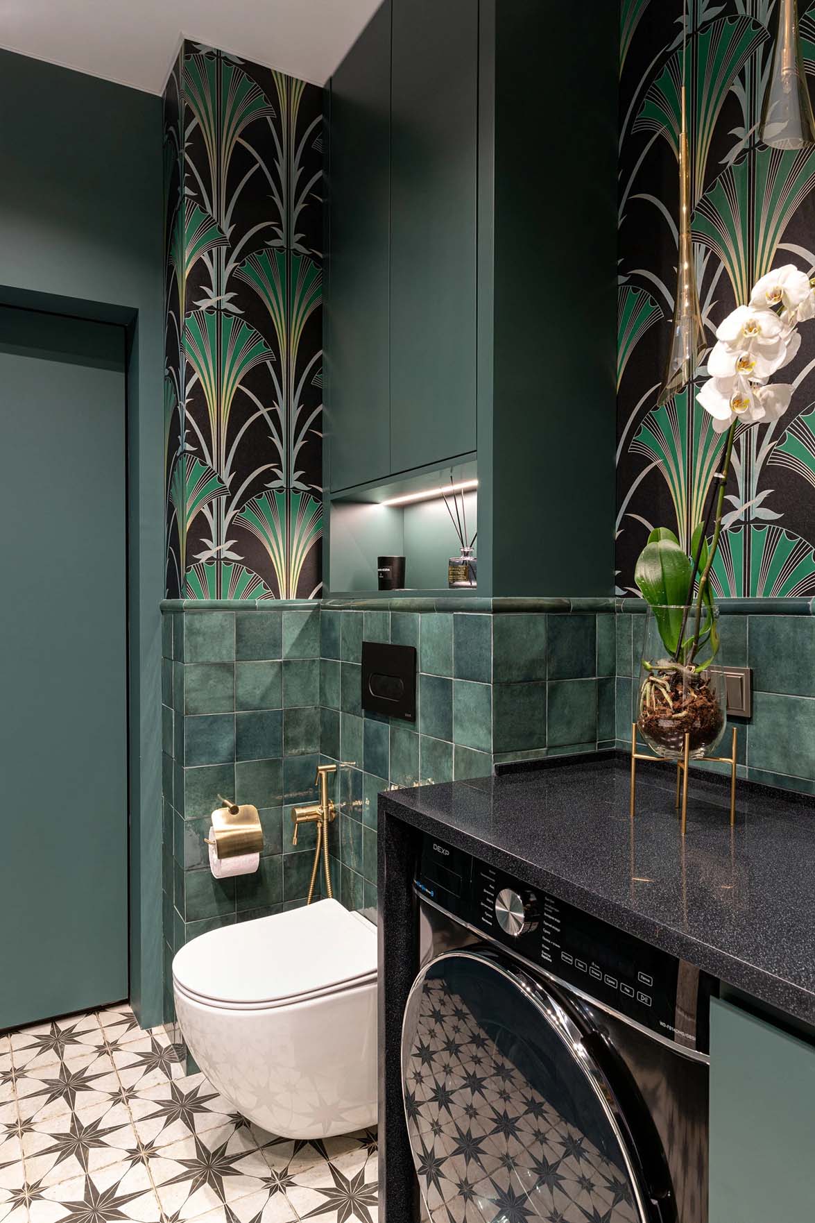 Trópusi mintás tapéta, zöld árnyalatok, 3D falpanel: háló- és fürdőszoba dekoráció