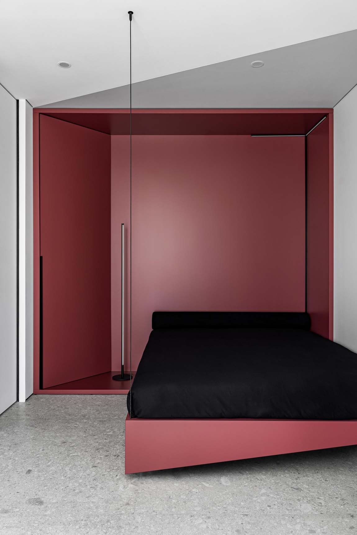 Dizájn lakás: minimalista stílus, élénk színek, egyedi bútorok