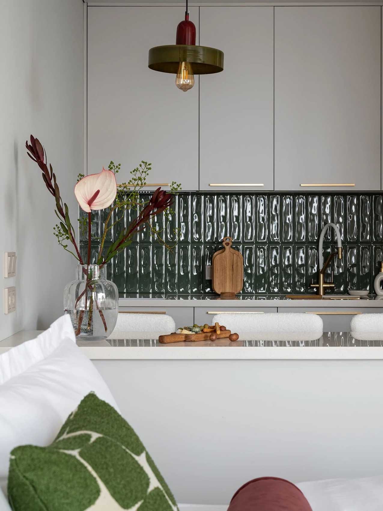 Vízparti lakóparkban, nyaralásokhoz vásárolt 44 m2-es lakás berendezése Vízparti lakóparkban, nyaralásokhoz vásárolt 44 m2-es lakás berendezése