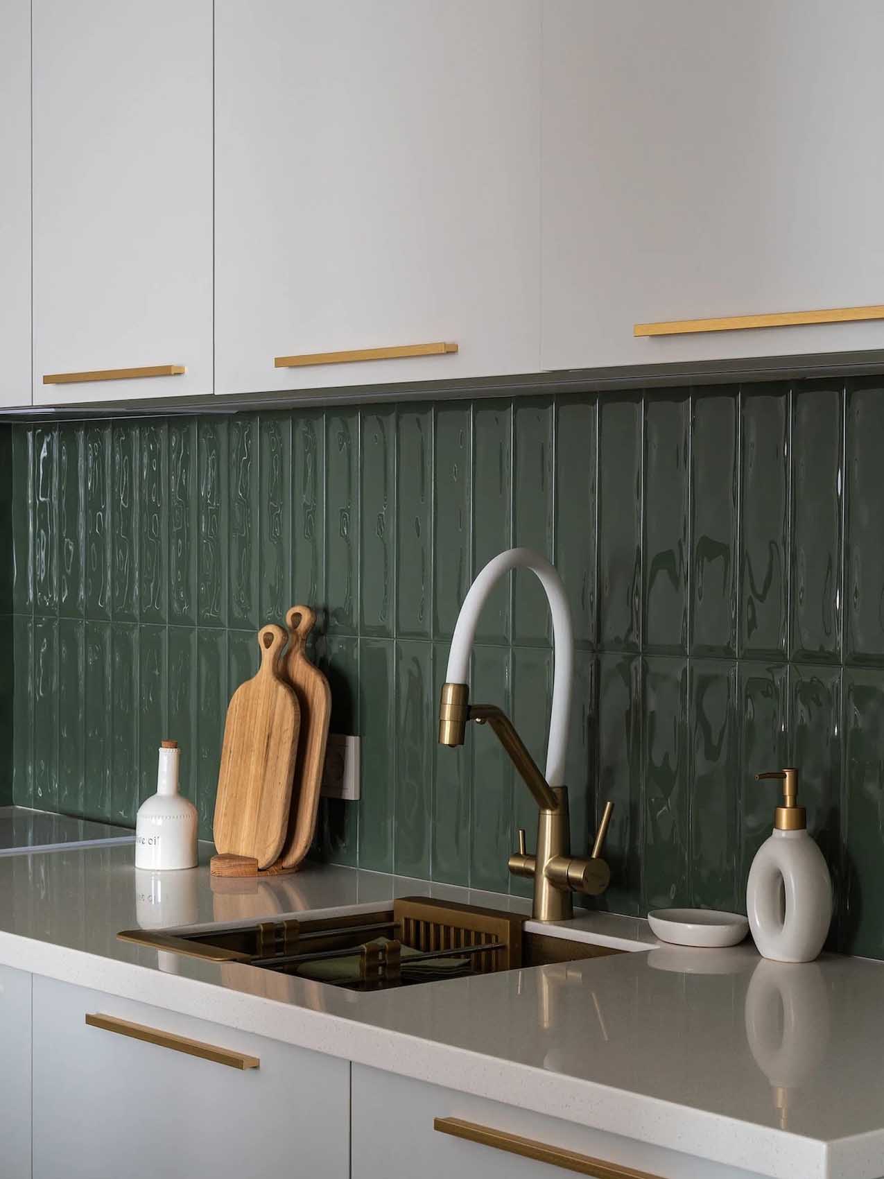 Vízparti lakóparkban, nyaralásokhoz vásárolt 44 m2-es lakás berendezése Vízparti lakóparkban, nyaralásokhoz vásárolt 44 m2-es lakás berendezése