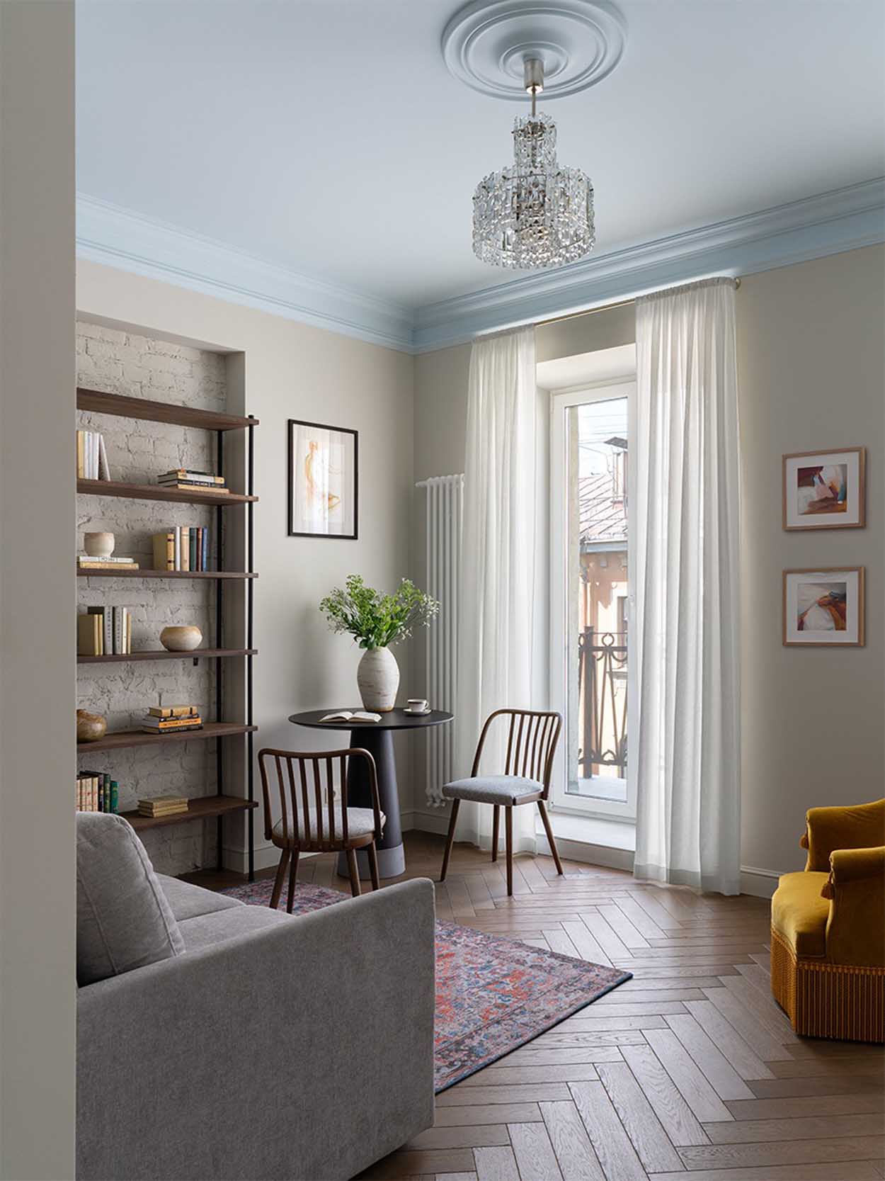 Belső ablak konyha és fürdő között, elegáns retro hangulat Belső ablak konyha és fürdő között, elegáns retro hangulat