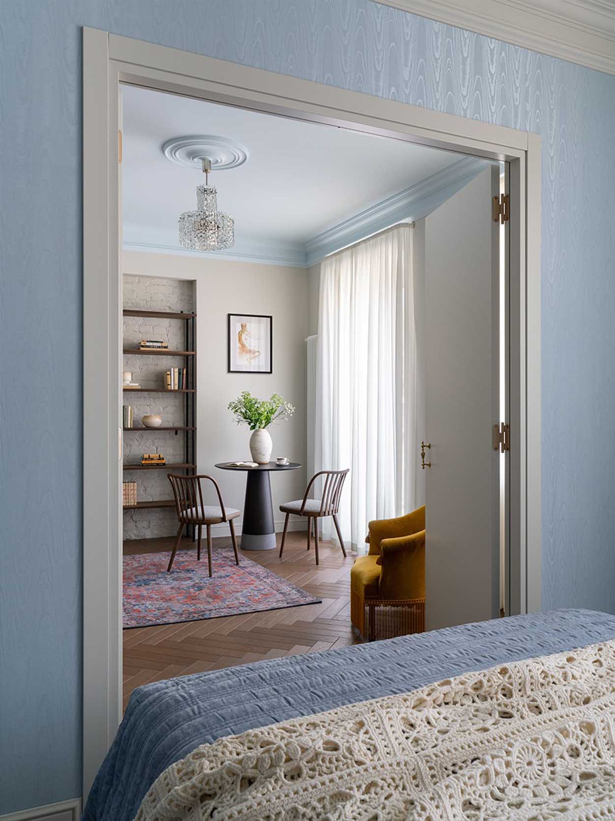 Belső ablak konyha és fürdő között, elegáns retro hangulat Belső ablak konyha és fürdő között, elegáns retro hangulat