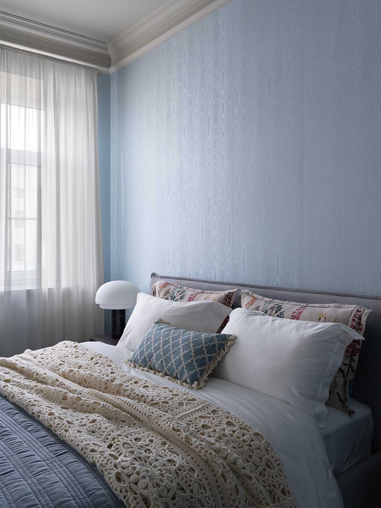 Belső ablak konyha és fürdő között, elegáns retro hangulat Belső ablak konyha és fürdő között, elegáns retro hangulat