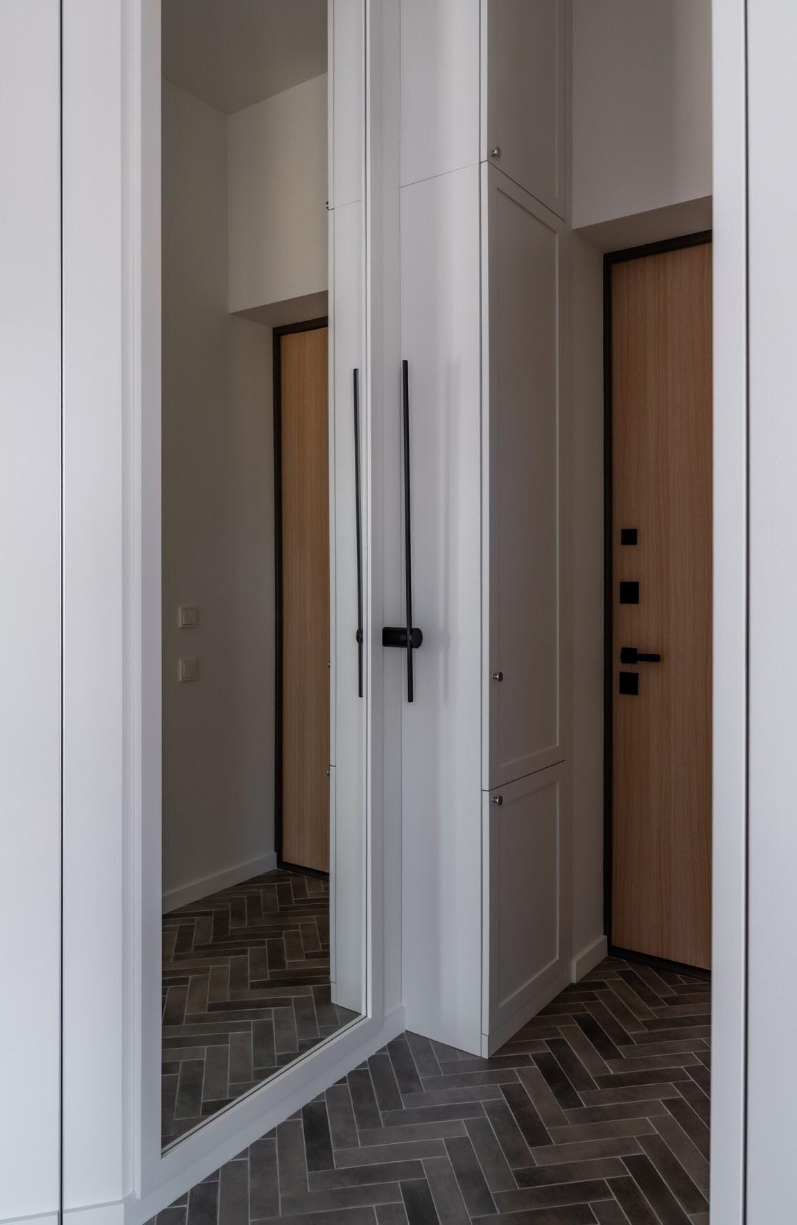 Fehér, szürke és fekete harmóniája 40 m2-es lakásban Fehér, szürke és fekete harmóniája 40 m2-es lakásban