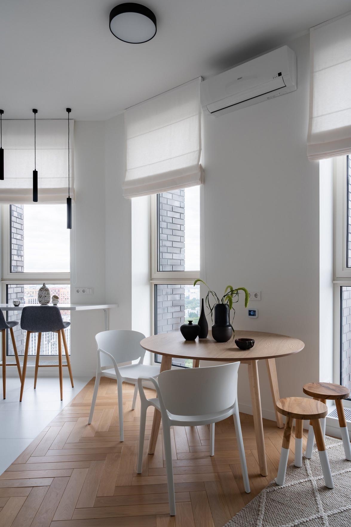 Fehér, szürke és fekete harmóniája 40 m2-es lakásban Fehér, szürke és fekete harmóniája 40 m2-es lakásban