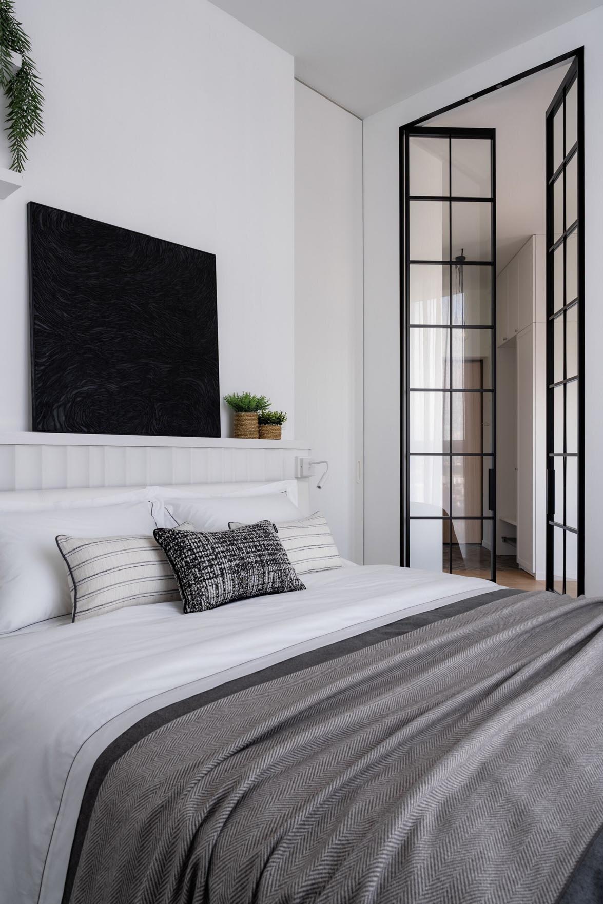 Fehér, szürke és fekete harmóniája 40 m2-es lakásban Fehér, szürke és fekete harmóniája 40 m2-es lakásban