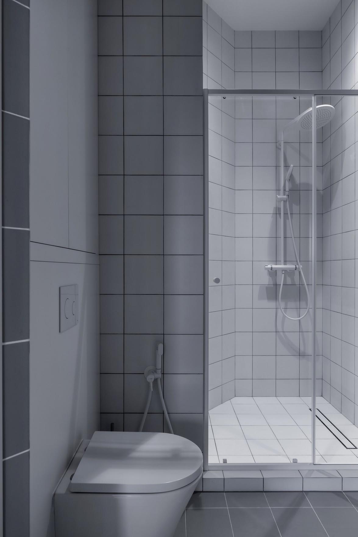 Fehér, szürke és fekete harmóniája 40 m2-es lakásban Fehér, szürke és fekete harmóniája 40 m2-es lakásban