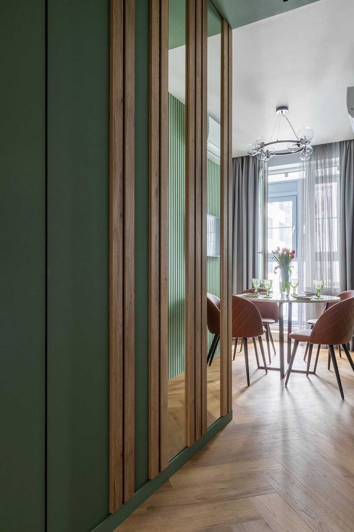 Frissesség 50 m2-en: fiatal nő első otthona zöld tónusokkal és egyedi megoldásokkal Frissesség 50 m2-en: fiatal nő első otthona zöld tónusokkal és egyedi megoldásokkal