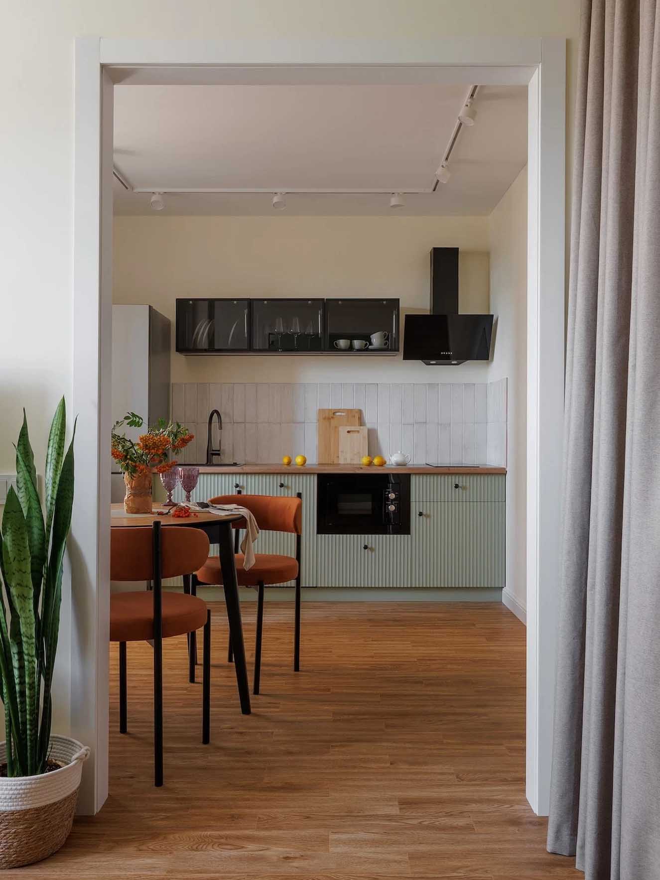 Hálószoba mögé rejtett gardróbhelyiség és tágasság 39 m2-es lakásban Hálószoba mögé rejtett gardróbhelyiség és tágasság 39 m2-es lakásban