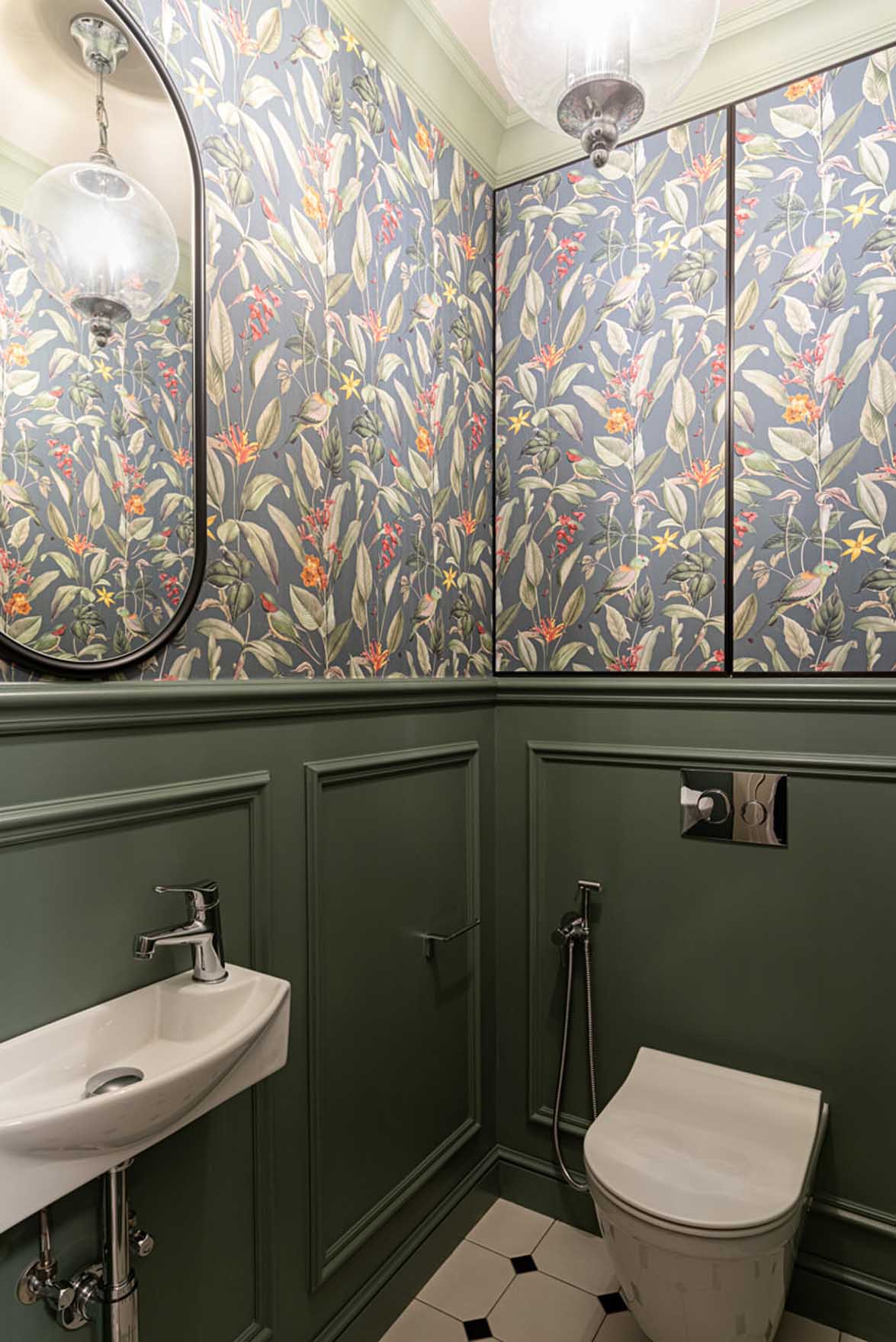 Időtlen elegancia és szép tapéták, csempék: „Mesebeli erdő” hangulat 70m2-en