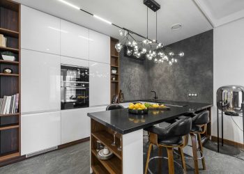 Egyedi, erdőt idéző világítási koncepció és tapéta, férfias dizájn