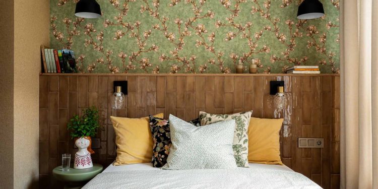 Kis lakás egy új lakópark magas épületei között, 38 m2