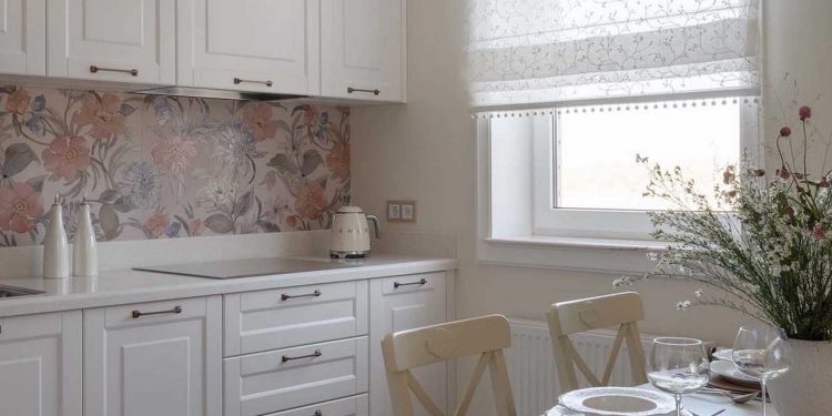 Amikor a konyhai hátfal öltöztet