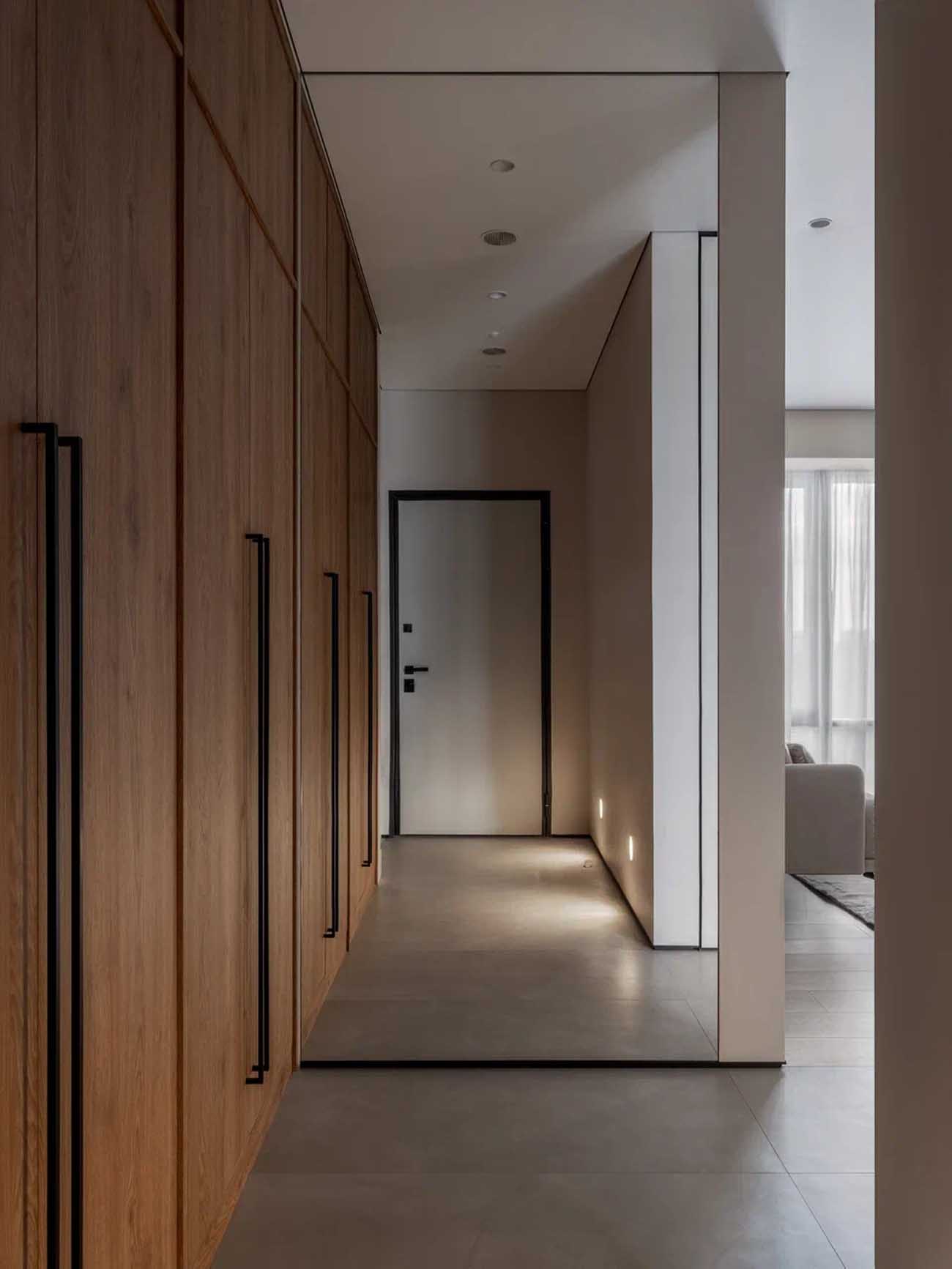 Lágy minimalista, a japandi stílusjegyeit hordozó, nyugodt hangulatú otthon