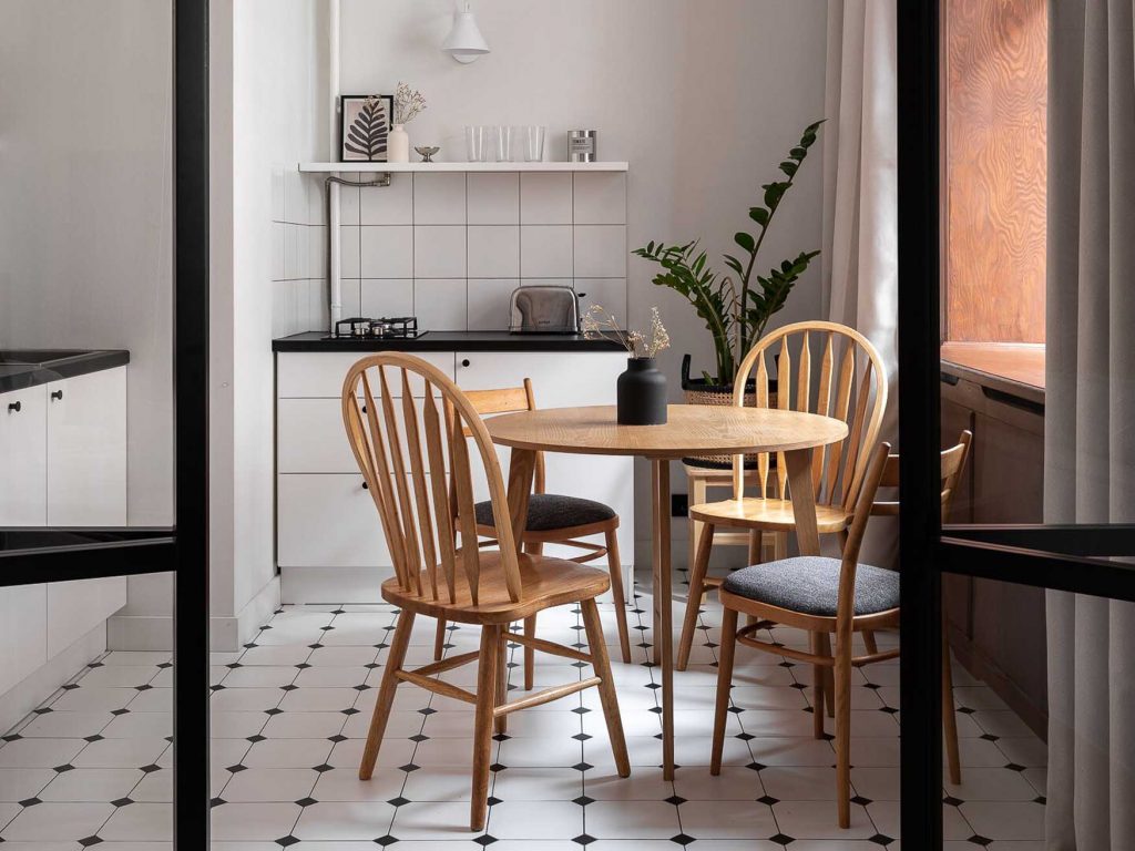 Lelakott kétszobás, régi építésű lakás felújítása: 52 m2, retró hangulat