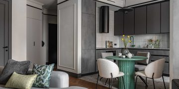 Zöld, szürke, bézs, terrazzo és rejtett tárolórendszerek 75 m2-en